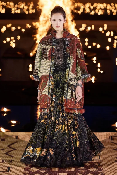 Look 16